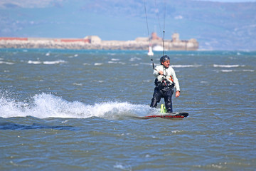 Naklejka premium kitesurfer in Portland Harbour