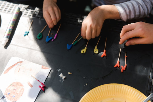 kids arranging birthday candles. HAPPY BIRTHDAY