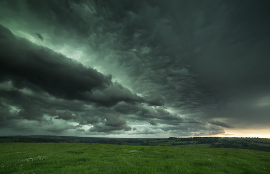 Das Unwetter zieht über die Landschaft © natur-motive