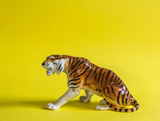Fototapeta premium tiger on yellow background