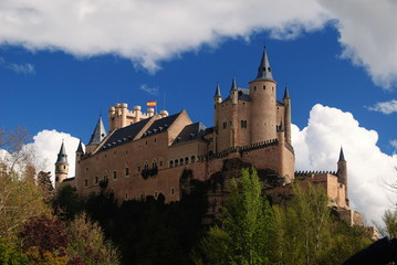 Fototapeta na wymiar Castelo no alto de um monte em Espanha