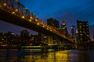 Fototapeta na wymiar Queensboro bridge at night