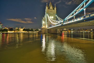 El puente de Londres a la noche