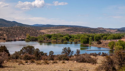 Fototapeta na wymiar Watson Lake in Prescott, Arizona, USA on a sunny spring day