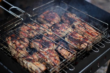 fries a lot of big juicy pieces of meat on the grill. makes shish kebab from fresh meat