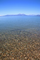 春の猪苗代湖と磐梯山（郡山市・湖南町）