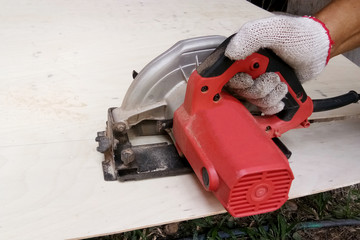 Cutting wooden boards using an electric saw