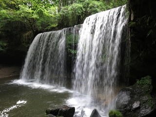 夏の鍋ヶ滝　Nabegataki Fall