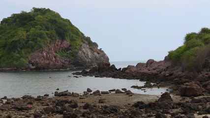 Bo Thong Lang  Prachuap Khiri Khan Province Is a small bay, almost curved into a circle When the water drops, you can see the shallow sandy beach level and the rocky islands in the middle of the bay. 