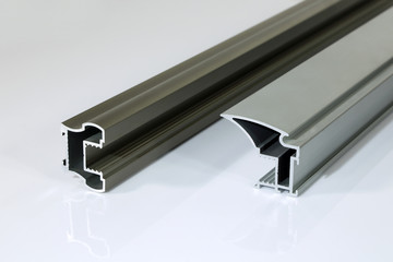 Przekroje profili aluminiowych do produkcji mebli, budownictwo.	