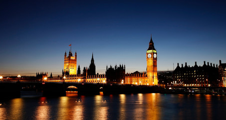 Fototapeta premium Night view of Palace of Westminster over dramatic blue sky