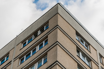 budynek na tle nieba