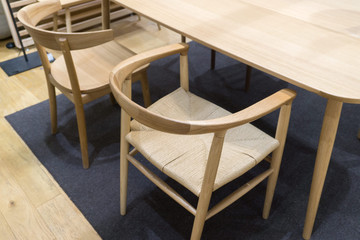 Fototapeta na wymiar 木製の椅子 テーブル