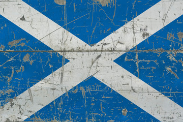 Obraz premium Grunge Scotland flag on old scratched wooden surface. National vintage background.