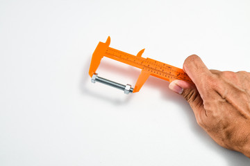 Measure length of knot screw with vernier caliper