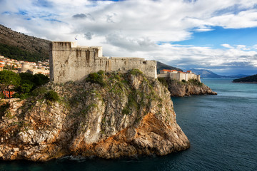 Fototapeta na wymiar View of the fortress of St. Lawrence and the fortress wall around the Old City in Dubrovnik on a sunny day