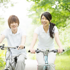 Obraz premium 自転車に乗るカップル