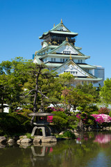 新緑の大阪城天守閣