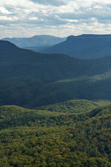 Naklejka premium Impressionen aus Katoomba und dem Blue Mountain National Park in Australien mit Jamison Walley und den Three Sisters