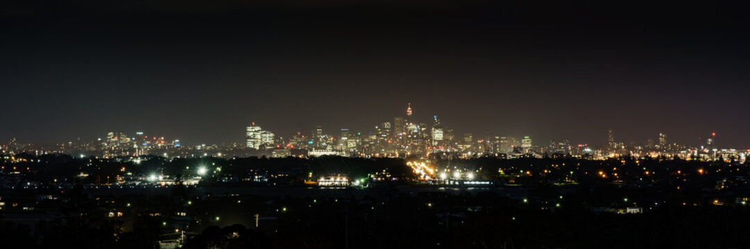 Nachtaufnahme von der weit entfernten Skyline von Sydney Australien