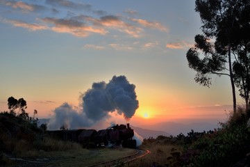 Sonnenaufgang über der Hochebene von Asmara 
