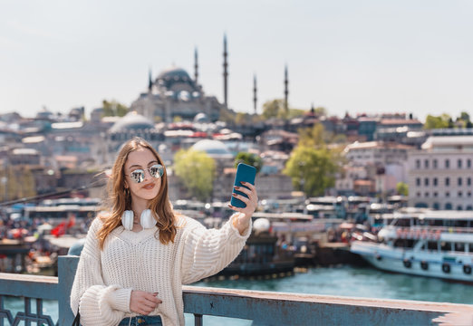 Portrait view of a beautiful young traveler