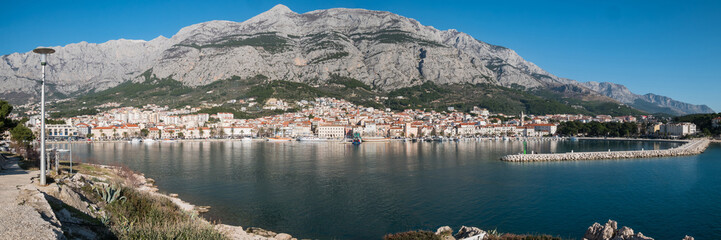 Fototapeta na wymiar Makarska city panorama from the sea