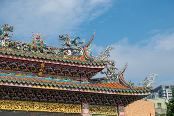 Fototapeta premium Traditional architecture of ancient chinese temple in Taiwan