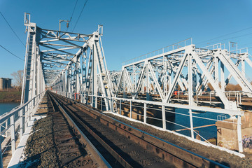 Obraz premium railway bridge over the river in summer weather