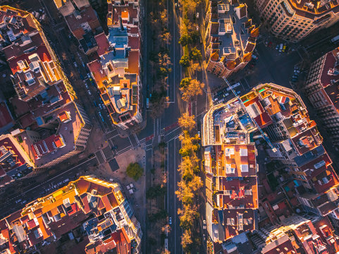 Aerial view of Barcelona Eixample residencial district, Sagrada familia, typical urban squares, Spain.2019 © pelinoleg