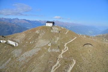 Gipfelblick vom Gleitschirm