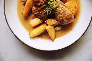 Braised roasted chicken with potatoes