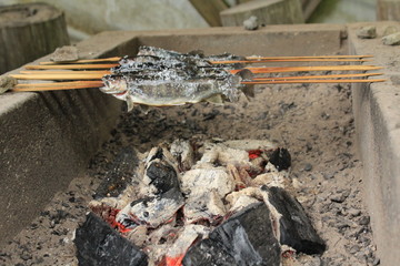 釣った魚の丸ごと塩焼き
