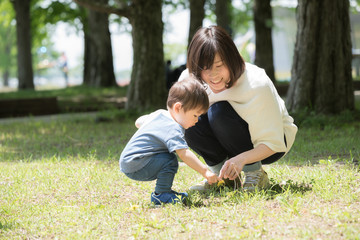 ママと1歳の男の子