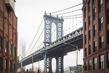 Fotobehang Uitzicht op Dumbo en de Manhattan Bridge in de straten van Brooklyn - New York City, NY © TheParisPhotographer