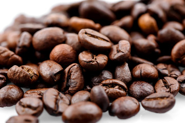 Fototapeta premium roasted coffe beans macro