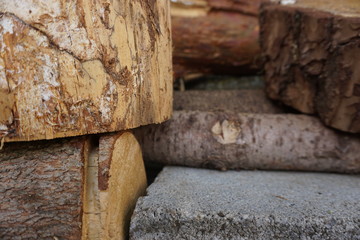 Fototapeta premium Holzstücke und Steine