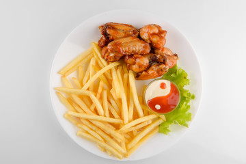 Chicken wings with straw potatoes