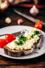 Toast with processed cheese, garlic and dill