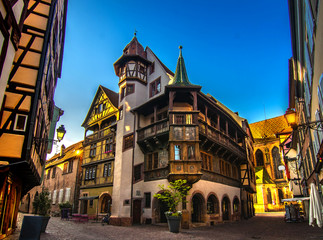Pfisterhaus in Colmar, erbaut 1537, märchenhaft Colmar Elsass - obrazy, fototapety, plakaty