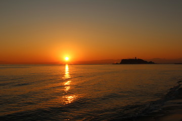 Fototapeta na wymiar 湘南の海の夕日
