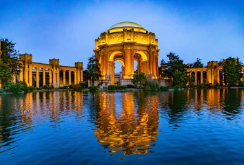 Gordijnen The Palace of Fine Arts in the Marina district by night, San Francisco © travelview