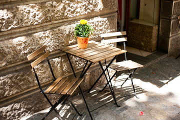 Fototapeta na wymiar Mediterranean cafe table with flowers