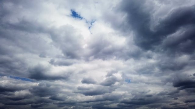 the emergence of new clouds in the overcast sky foreshadowing a storm and the rain. timelapse. Motionlapse.