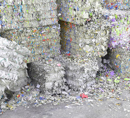 waste paper in the paper mill for the production of recycled pap