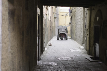 Fototapeta na wymiar in the alleys of the old city