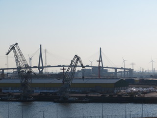 Fototapeta na wymiar Im und um den Hamburger Hafen