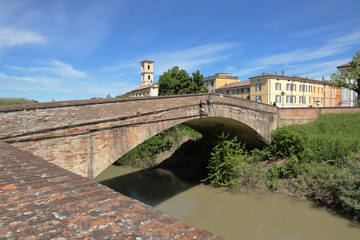 ponte di colorno in italia, bridge in colorno village in italy 