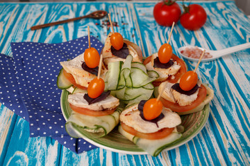 Appetizers with chicken and cucumber