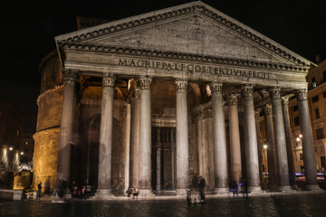 Obraz premium pantheon at night in Rome
